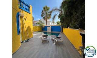 Casa  Carrer montseny. Villa ideal para alquiler con licencia turística, piscina, zona