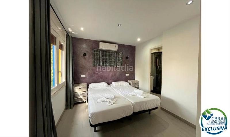 Foto 551b43cb-cb44-404d-af9c-7ad2352e2e75. Casa villa ideal para alquiler con licencia turística, piscina, zona residencial, 4 dormitorios, 4 baños en Empuriabrava