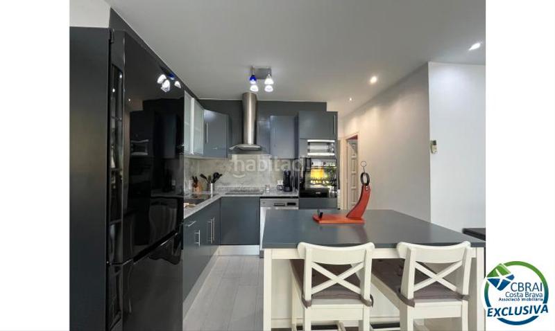 Foto b3e9b9d9-1e62-4754-8717-793018a1c030. Casa villa ideal para alquiler con licencia turística, piscina, zona residencial, 4 dormitorios, 4 baños en Empuriabrava