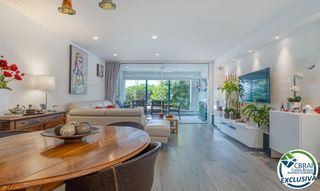 Apartamento  Carrer de figueres. Magnífico apartamento en primera línea de mar