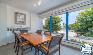 Appartement  Carrer de figueres. Magnífico apartamento en primera línea de mar
