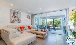 Apartament  Carrer de figueres. Magnífico apartamento en primera línea de mar