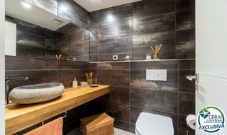 Appartement  Carrer de figueres. Magn�fico apartamento en primera l�nea de mar