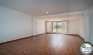 Maison  Carrer badia-gran reserva. Casa en el centro de la ciudad con piscina comunitaria