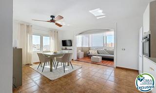 Apartament  Avinguda de la platja. En venta – amplio estudio renovado con dormitorio independiente
