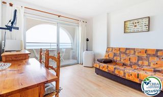 Apartament  Carrer muga-delta. Estudio en planta 17 con terraza y espectaculares vistas al mar