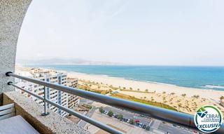 Appartement  Carrer muga-delta. Estudio en planta 17 con terraza y espectaculares vistas al mar
