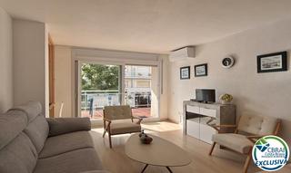 Piccolo appartamento  Avinguda port canigó. Lujoso, moderno y bonito apartamento de dos dormitorios.
