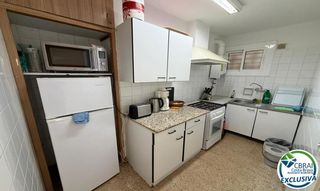 Apartament  Avinguda de la bocana. Amplio y luminoso apartamento situado a pocos pasos de la playa,