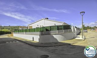 Chalet  Carrer canigó. Casa unifamiliar en venda a cistella