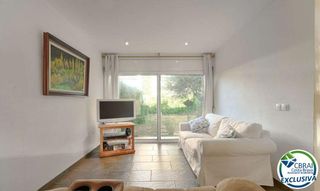 Casa a schiera  Carrer de la riera ginjolers. Encantadora casa adosada en residencia segura con jardín y pisci