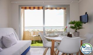Studiowohnung  Carrer muga-delta. Encantador estudio con vistas al mar y terraza privada