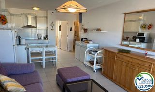 Apartamento  Plaça carles fages de climent. Port roses acogedor apartamento de dos dormitorios con terraza,