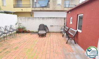 Locale commerciale  Carrer puig sacalm. Local comercial en venta en la entrada de mas matas.