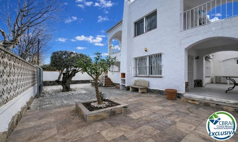 Foto 1c5ca9ec-2843-40f0-8cb7-7b1ecc3ab062. Casa amb aparcament a Carlit - Montseny Empuriabrava