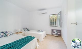 Apartament  Carrer de bernat metge. Apartamento reformado en roses, a solo 30 metros de la playa