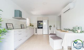 Apartament  Carrer de bernat metge. Apartamento reformado en roses, a solo 30 metros de la playa