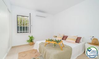 Apartament  Carrer de bernat metge. Apartamento reformado en roses, a solo 30 metros de la playa