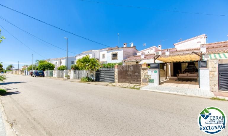 Foto 5bf8b44d-58bd-49de-b71a-cf70fd3f3d2d. Casa adossada a Segre - Ebre - Ter Empuriabrava