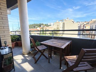 Piso  Carrer rafael estela. Acogedor piso amueblado en el coraz�n de llan��, alt empord�