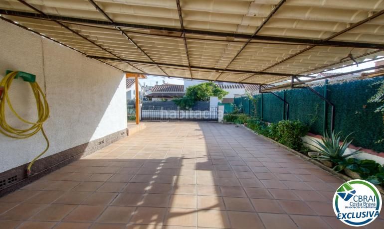 Foto b662b380-cf9e-4c71-80d3-b467aa04321a. Casa amb aparcament a Nord Roses