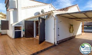Casa  Carrer argentera. Acogedora casa en mas matas, roses, a pocos metros del mar y de