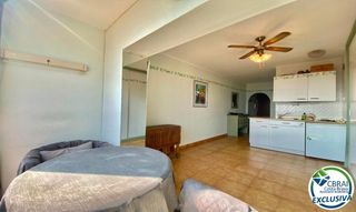 Studio  Carrer muga-delta. Estudio en primera línea con vistas al mar en empuriabrava