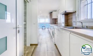 Studio  Carrer de manuel milà i fontanals. Estudio reformado con vistas al mar y plaza de aparcamiento en r