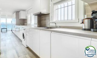 Studio  Carrer de manuel milà i fontanals. Estudio reformado con vistas al mar y plaza de aparcamiento en r