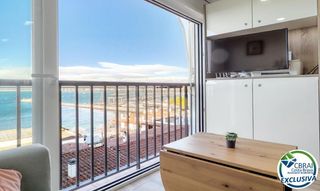 Studio  Carrer de manuel milà i fontanals. Estudio reformado con vistas al mar y plaza de aparcamiento en r