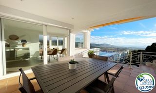House  Carrer albacete. Villa panor�mica con vistas al mar, piscina privada y gran jard�