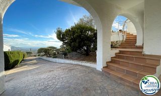 Casa  Carrer albacete. Villa panorámica con vistas al mar, piscina privada y gran jardí