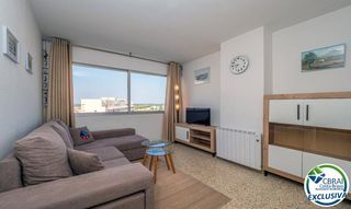 Apartament  Carrer muga-delta. Apartamento idealmente situado en primera línea de mar