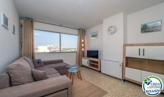 Appartement  Carrer muga-delta. Apartamento idealmente situado en primera línea de mar