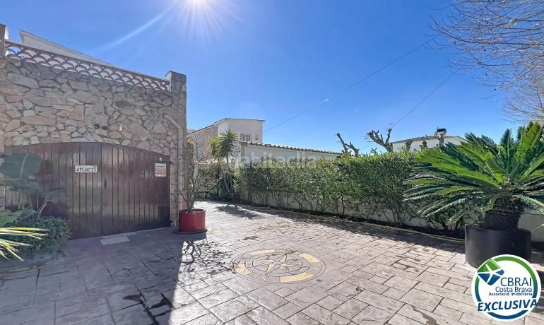 Foto 6415aee2-a68b-4efb-98e8-7db2afc8a2c0. Casa amb aparcament piscina a Segre - Ebre - Ter Empuriabrava