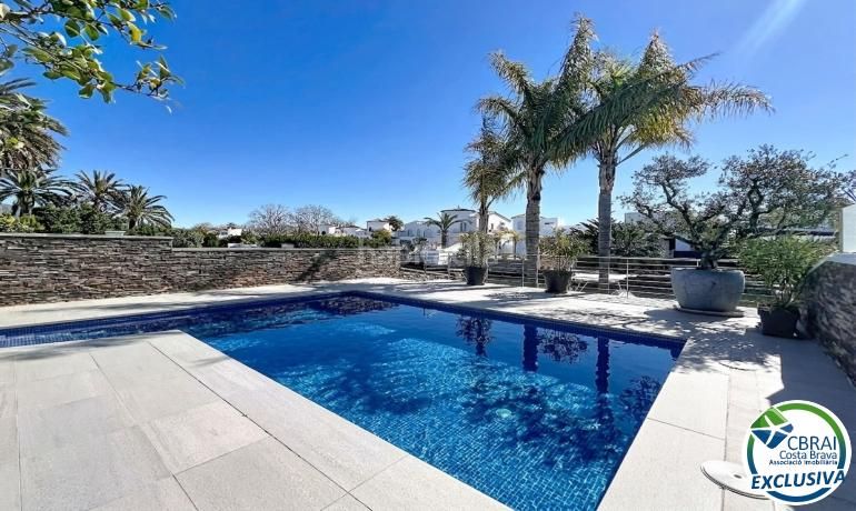 Foto cba7ea83-7ed8-4c6a-b3f9-5d91029356c3. Casa amb aparcament piscina a Segre - Ebre - Ter Empuriabrava