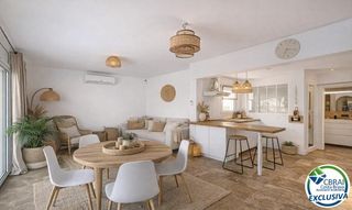 House  Carrer alberes. Oportunidad - casa de una planta con piscina en empuriabrava