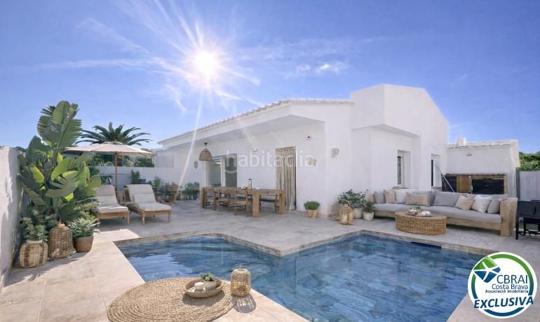 Foto 7e9f72c5-8b3c-4ab7-a288-480885d9ece6. Casa amb aparcament piscina a Alberes Empuriabrava