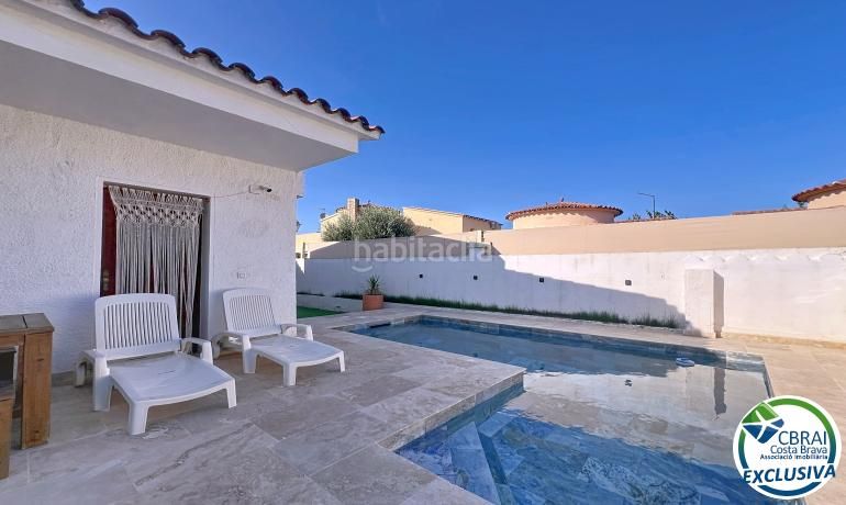 Foto a5f5acab-3e9e-4864-b21b-57a98bd256b3. Casa amb aparcament piscina a Alberes Empuriabrava