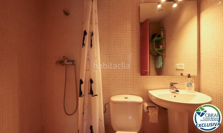 Foto eebf98ef-f94d-4a59-a7ce-8bbb079324e0. Pis amb calefacció aparcament a La Vila Llançà