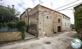 Country house  Carrero de l'església. Casa del siglo xix con amplio terreno en palau de santa eulalia