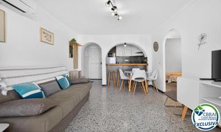 Apartament  Carrer muga-delta. Acogedor apartamento de 2 dormitorios y a 50m de la playa con li