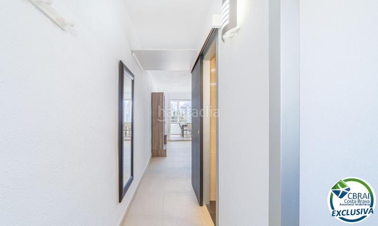Foto 860daa3e-a7fa-4fff-975d-d742b8604598. Apartament amb aparcament a Salatar Roses