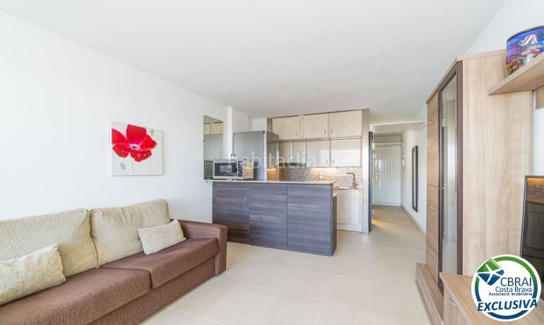 Foto dcb8f053-a433-439d-aa21-1b1cddb22188. Apartament amb aparcament a Salatar Roses