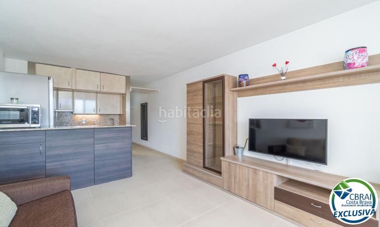 Foto fd882973-1b74-43f3-b419-918428ace45b. Apartament amb aparcament a Salatar Roses