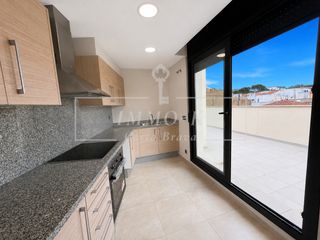 Pis  Carrer castellar. Ático con  espectacular terraza en el centro de port de llançà