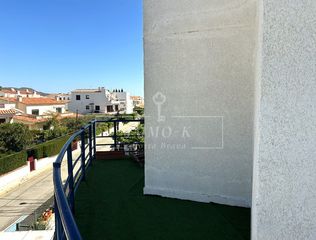 Casa adosada en Avinguda mestral 40. Casa adosada en llançà, costa brava, a pocos metros de la playa