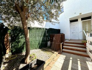 Reihenhaus  Avinguda mestral 40. Casa adosada en llançà, costa brava, a pocos metros de la playa