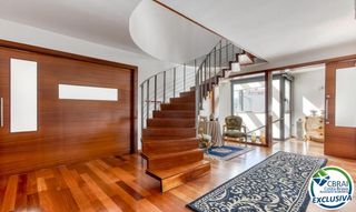 House  Carrer n�ria. Casa unifamiliar exclusiva con ascensor, jard�n y m�ltiples espa