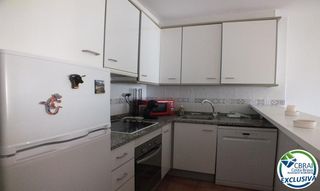Piso  Avinguda de la platja. Apartamento soleado con terraza y plaza de aparcamiento en santa